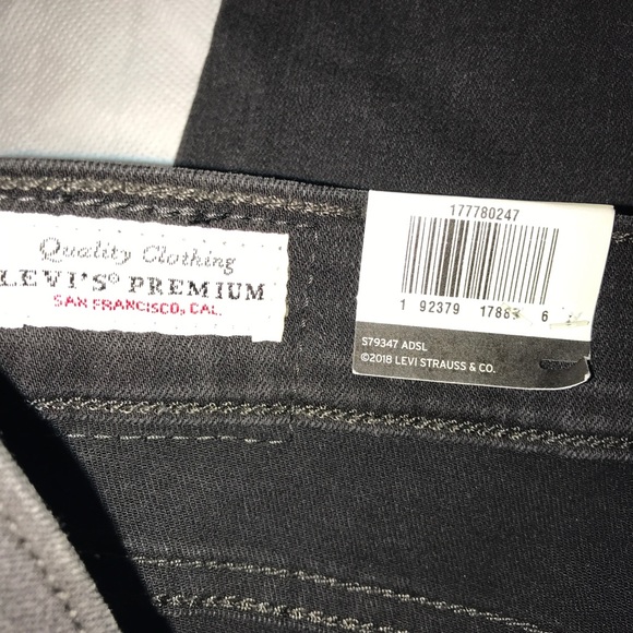 Super sass metal studded Levi’s skinny jeans - Picture 3 of 8